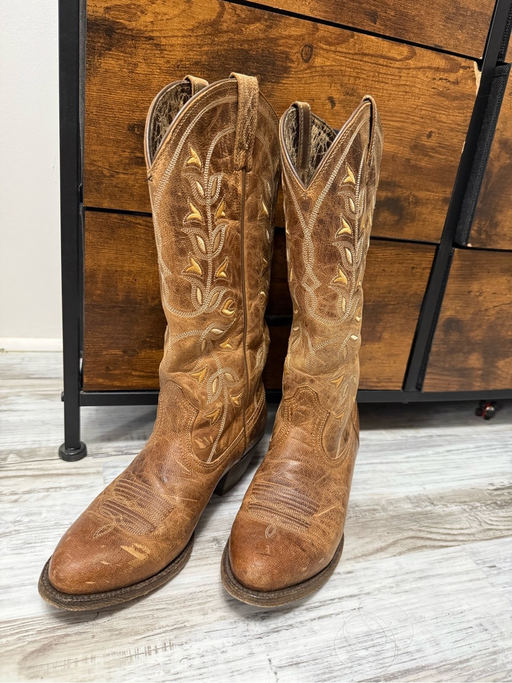 Ariat Distressed Brown Leather Western Boots with Tan Stitching 7.5